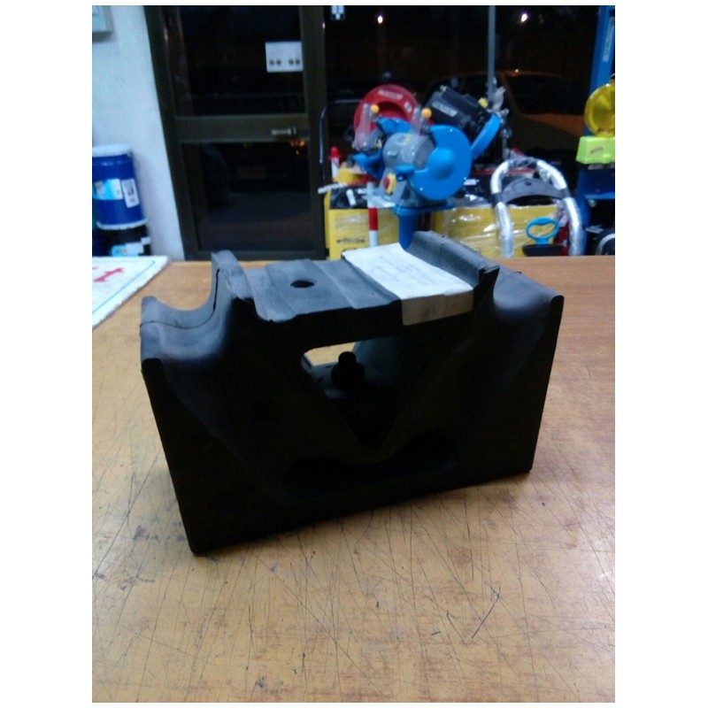 Supporto posteriore motore in ghisa Scania 13045011 x Scania 141