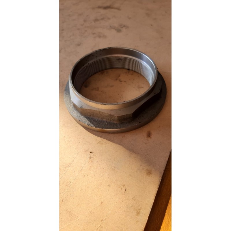 Dado bloccaggio mozzo Errevi 729728 x autocarri Iveco